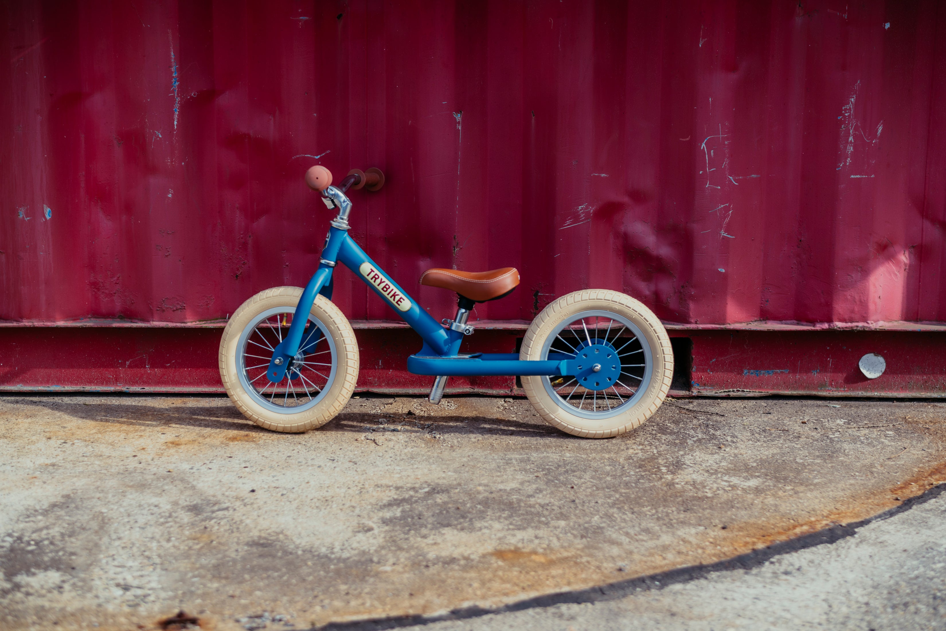 Trybike Steel Blauw MAT Loopfiets tweewieler blue zijkant